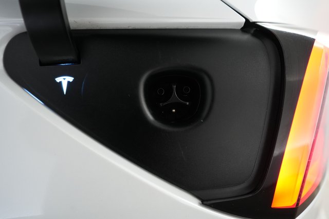 2023 Tesla Model Y — photo 8 of 21