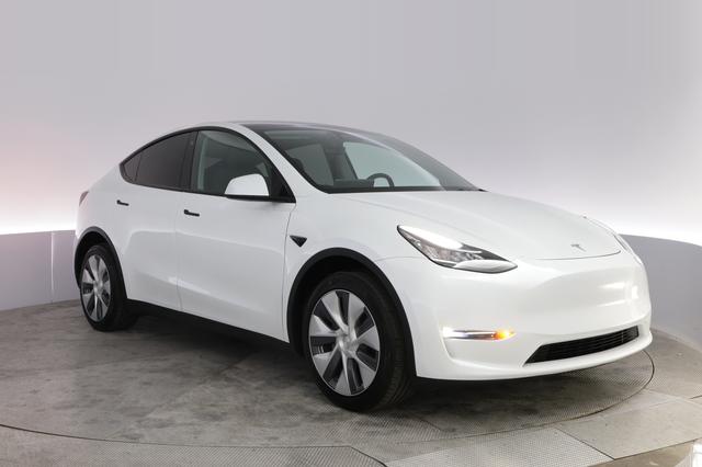 2023 Tesla Model Y — photo 10 of 21