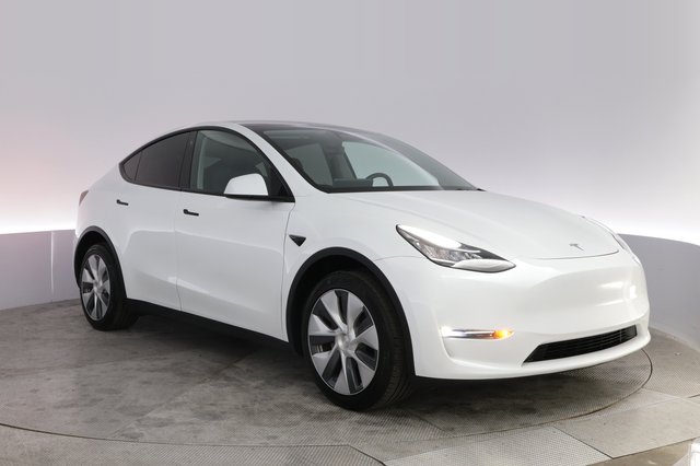2023 Tesla Model Y — photo 10 of 21