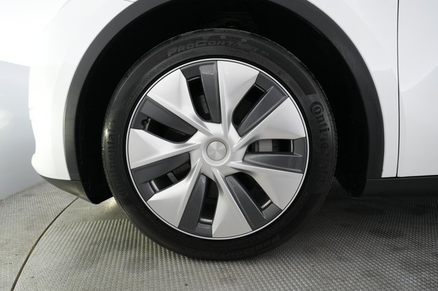 2023 Tesla Model Y — photo 15 of 21