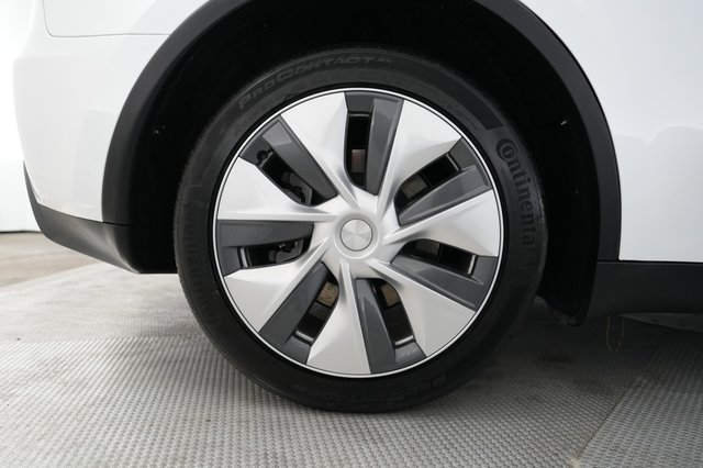 2023 Tesla Model Y — photo 17 of 21