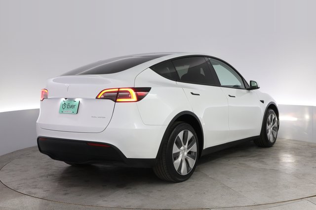 2023 Tesla Model Y — photo 2 of 21