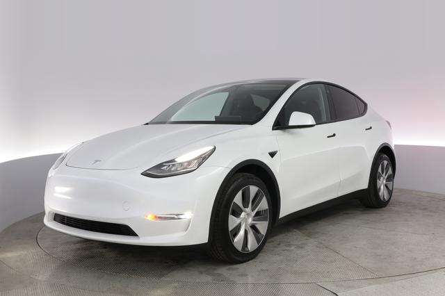 2023 Tesla Model Y — VIN 7SAYGDEE2PA083498