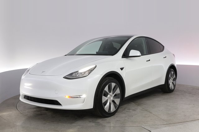 2023 Tesla Model Y — VIN 7SAYGDEE2PA083498