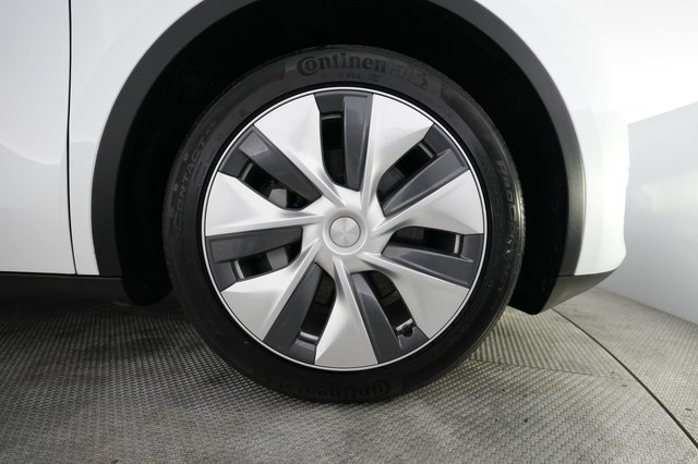 2023 Tesla Model Y — photo 16 of 21