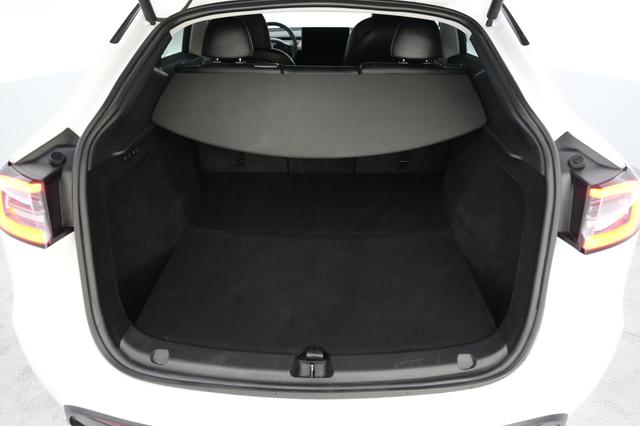 2023 Tesla Model Y — photo 6 of 21