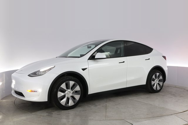 2023 Tesla Model Y — photo 14 of 21