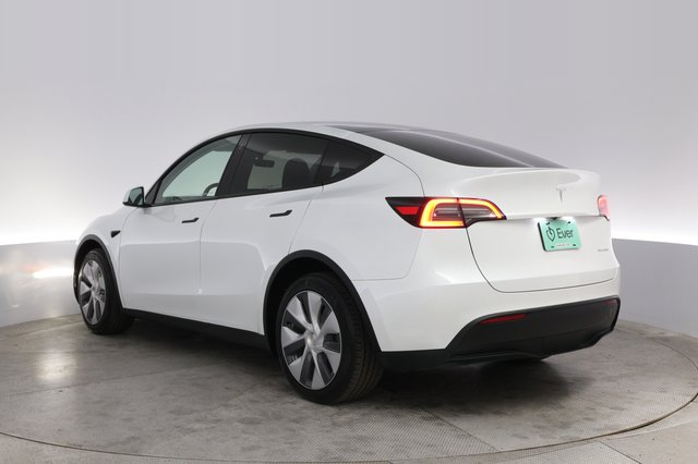 2023 Tesla Model Y — photo 13 of 21
