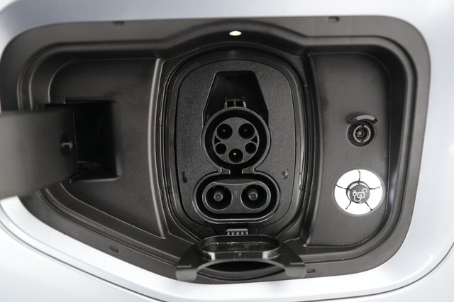 2022 Ford F-150 Lightning — photo 8 of 15