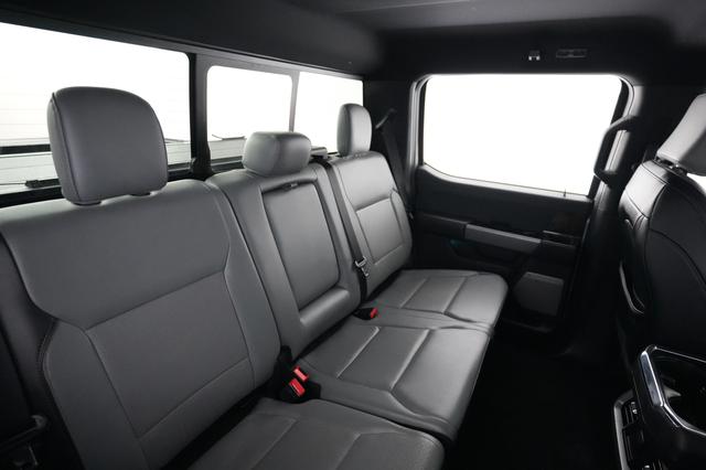 2022 Ford F-150 Lightning — photo 4 of 15