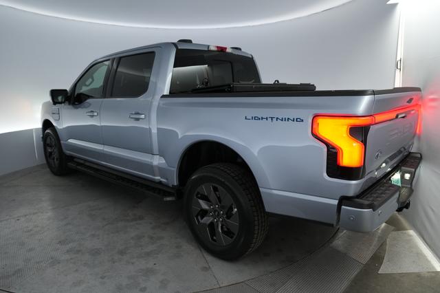 2022 Ford F-150 Lightning — photo 2 of 15