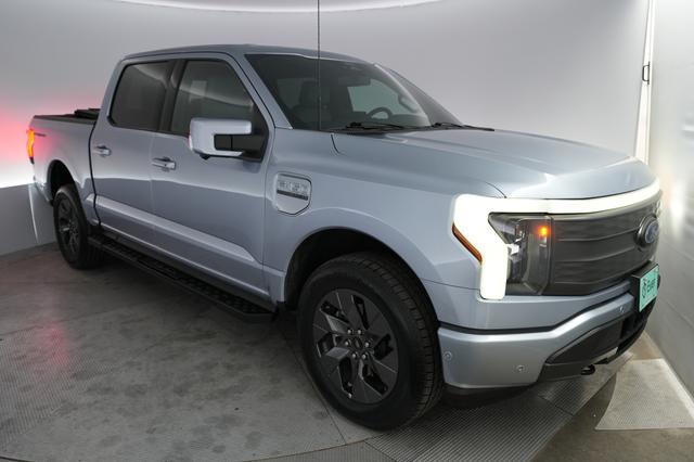 2022 Ford F-150 Lightning — VIN 1FTVW1EL0NWG14743