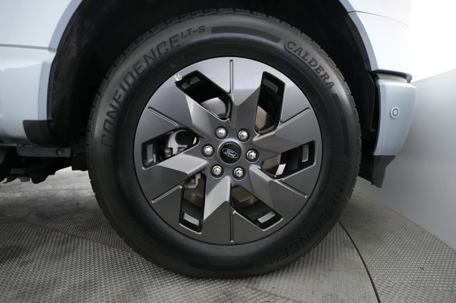 2022 Ford F-150 Lightning — photo 10 of 15