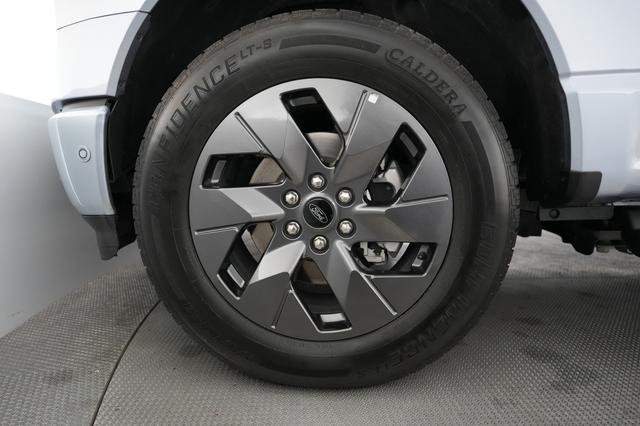 2022 Ford F-150 Lightning — photo 9 of 15