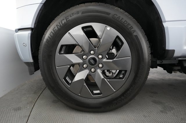 2022 Ford F-150 Lightning — photo 9 of 15