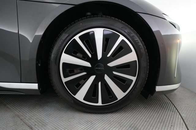 2023 Lucid Air — photo 16 of 21