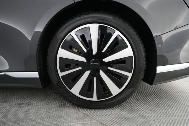 2023 Lucid Air — photo 7 of 21