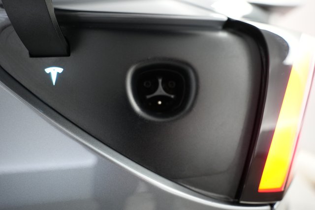 2024 Tesla Model 3 — photo 8 of 21