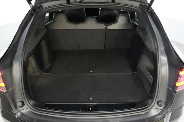 2025 Tesla Model X — photo 6 of 21