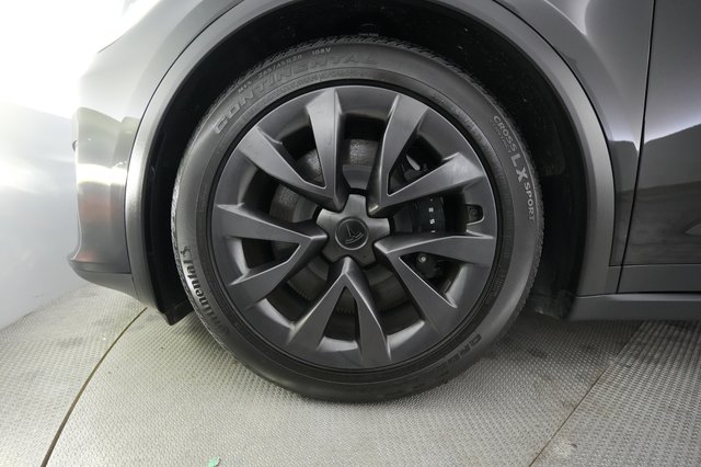 2025 Tesla Model X — photo 15 of 21