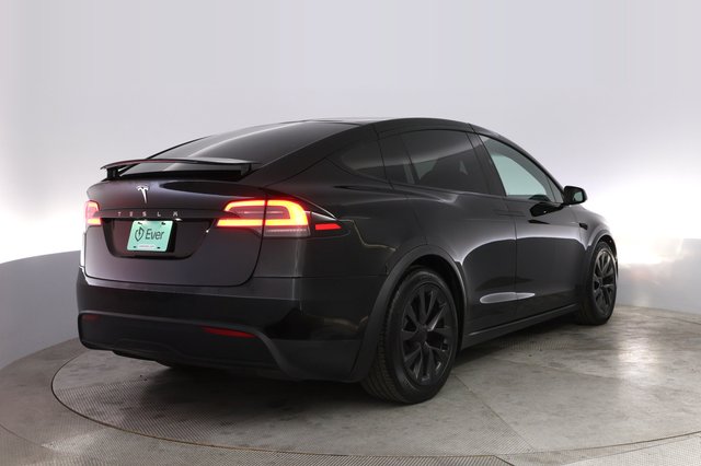2025 Tesla Model X — photo 2 of 21