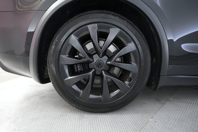 2025 Tesla Model X — photo 17 of 21
