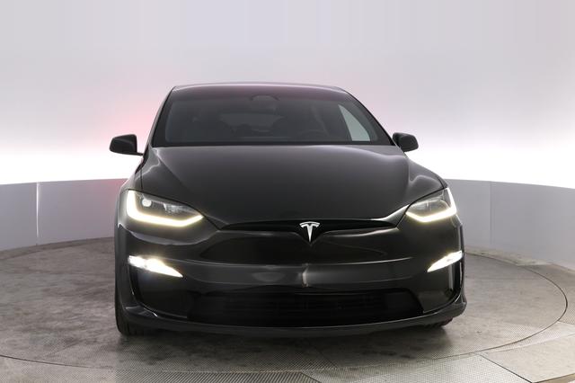 2025 Tesla Model X — photo 9 of 21