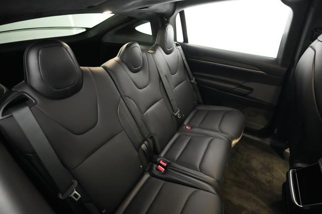 2025 Tesla Model X — photo 4 of 21