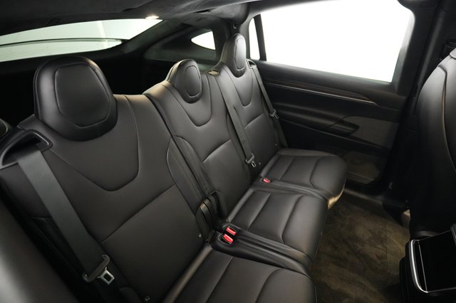 2025 Tesla Model X — photo 4 of 21