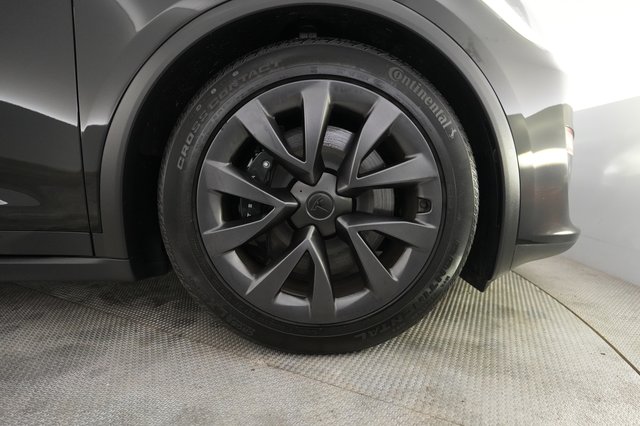2025 Tesla Model X — photo 16 of 21