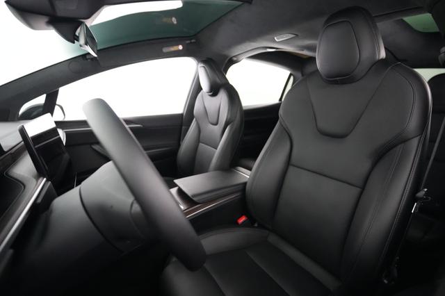 2025 Tesla Model X — photo 3 of 21