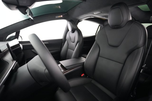 2025 Tesla Model X — photo 3 of 21