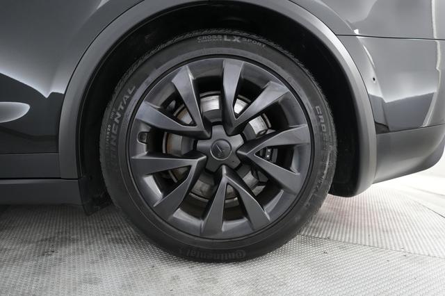 2025 Tesla Model X — photo 7 of 21