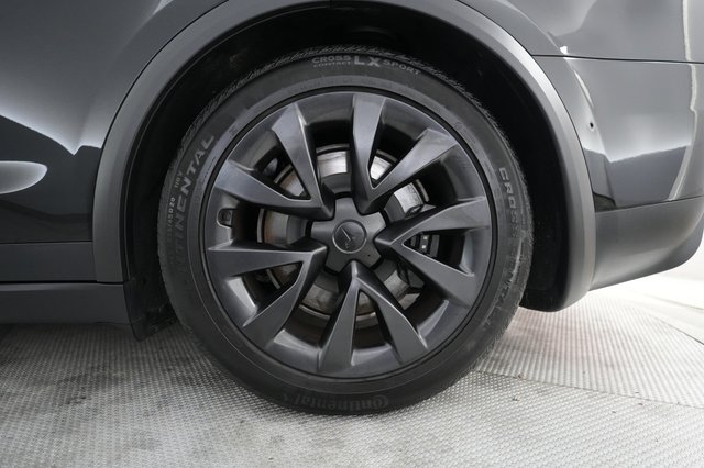 2025 Tesla Model X — photo 7 of 21