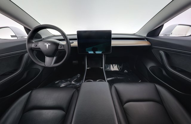 2020 Tesla Model 3 — photo 21 of 24