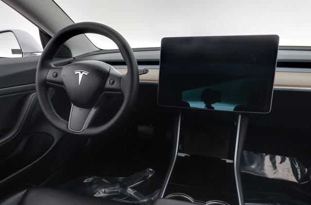2020 Tesla Model 3 — photo 20 of 24