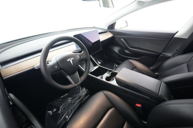 2020 Tesla Model 3 — photo 18 of 24