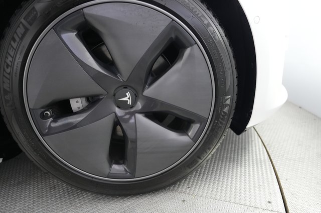 2020 Tesla Model 3 — photo 17 of 24