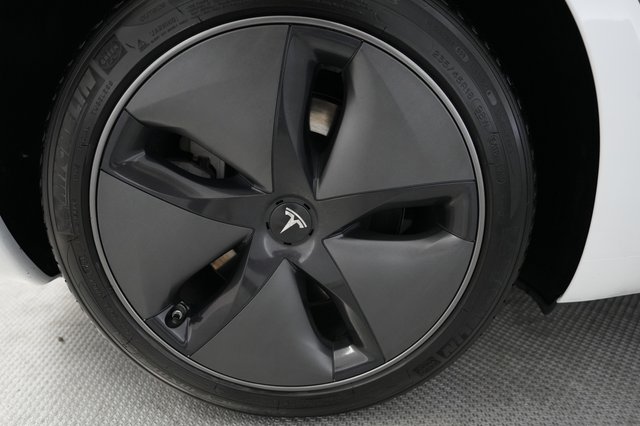 2020 Tesla Model 3 — photo 16 of 24