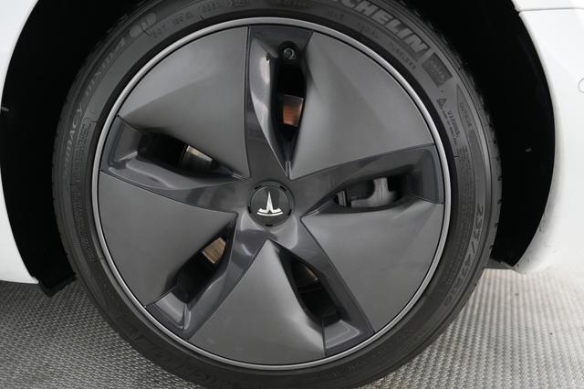 2020 Tesla Model 3 — photo 7 of 24