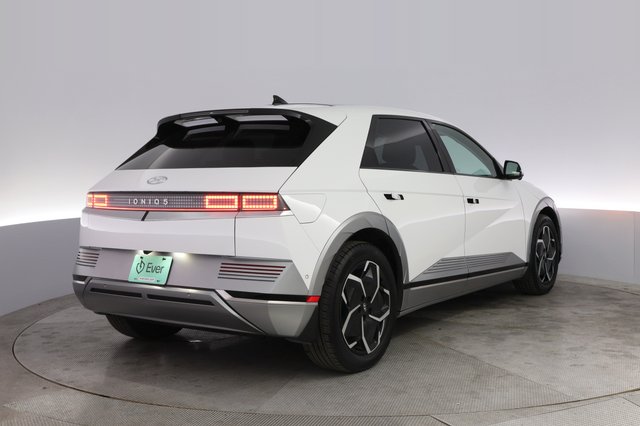 2024 Hyundai IONIQ 5 — photo 2 of 21
