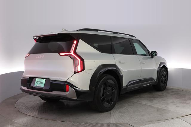 2024 Kia EV9 — photo 2 of 21