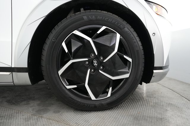 2024 Hyundai IONIQ 5 — photo 16 of 24