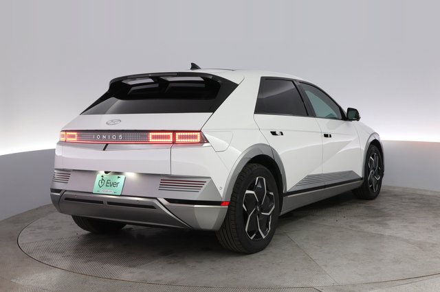 2024 Hyundai IONIQ 5 — photo 2 of 24