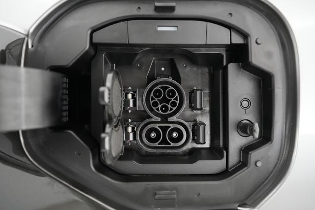 2025 Toyota bZ4X — photo 8 of 20