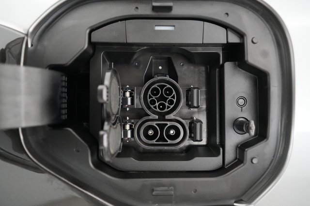 2025 Toyota bZ4X — photo 8 of 20