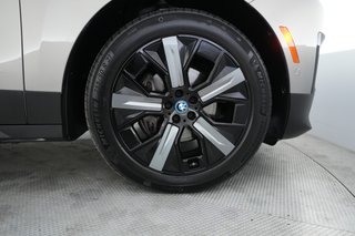 2022 BMW iX — photo 16 of 20