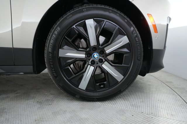 2022 BMW iX — photo 16 of 20