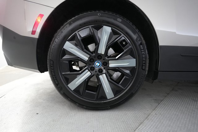 2022 BMW iX — photo 17 of 20