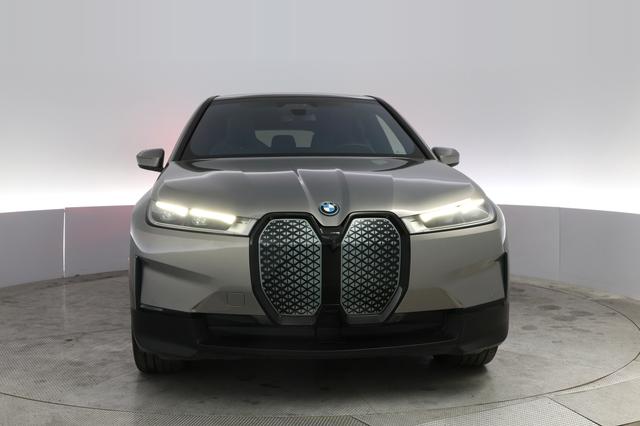 2022 BMW iX — photo 9 of 20